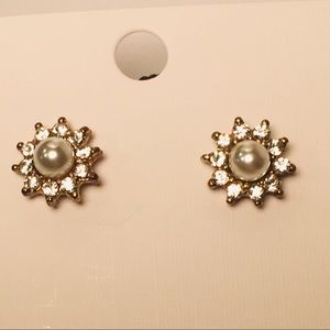 Jewelry - 4 for $12: Unique Pearl Like Flowers Jewelry - 4 for $12: Unique Pearl Like Flowers